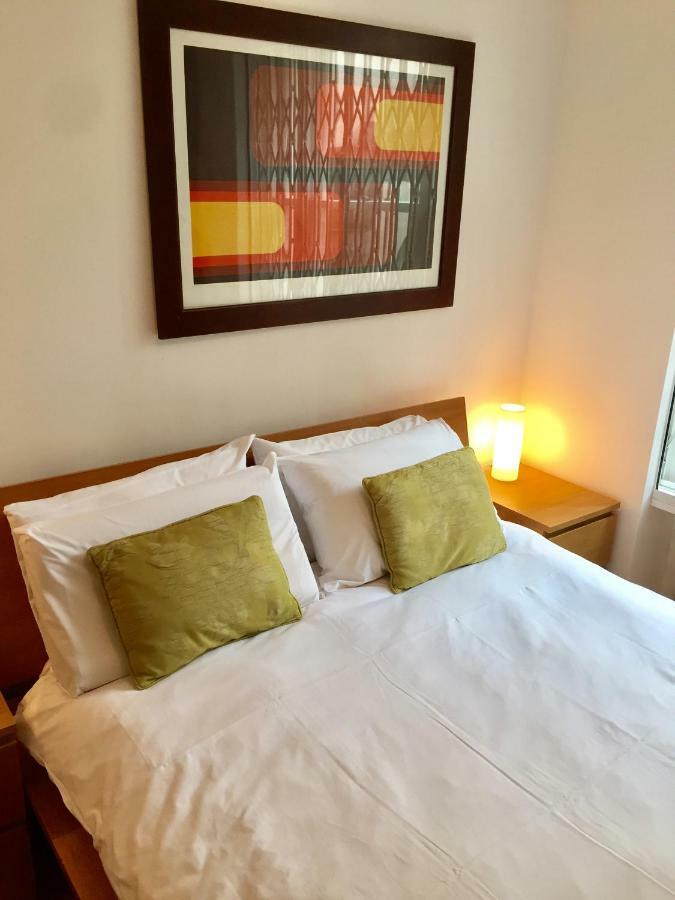 Stylish Apartment In Victoria Лондон Екстер'єр фото