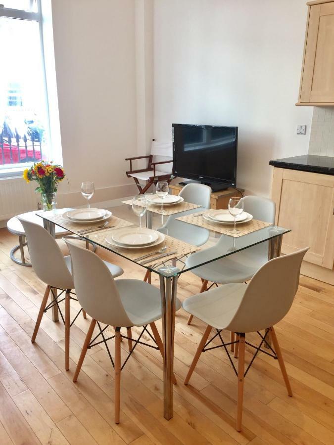 Stylish Apartment In Victoria Лондон Екстер'єр фото