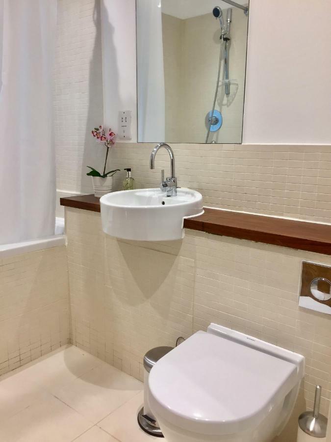 Stylish Apartment In Victoria Лондон Екстер'єр фото
