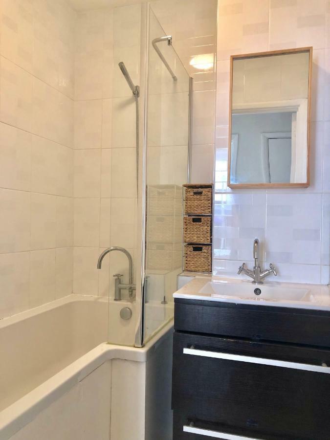 Stylish Apartment In Victoria Лондон Екстер'єр фото