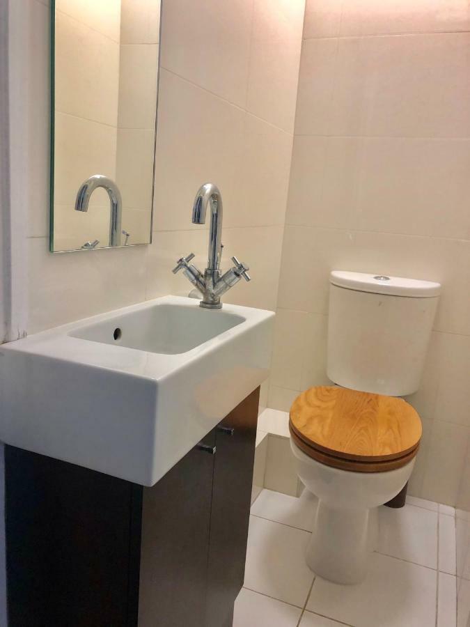 Stylish Apartment In Victoria Лондон Екстер'єр фото